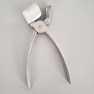 Texan Nut Sheller Cracker Vintage Retro Kitchen Gadget